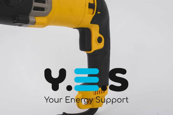 Професійний електроперфоратор у кейсі для свердління бетону та ударного буріння